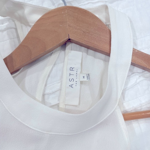 Astr Medium embroidered white halter tank - Picture 5 of 5